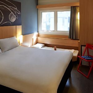 Standard Queen Room Child Bed